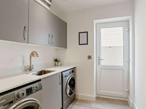 3 Bed in Westward Ho 93154