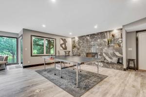 Oak Hills Estate Luxe Forest Escape Near USAFA