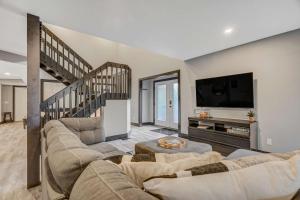 Oak Hills Estate Luxe Forest Escape Near USAFA