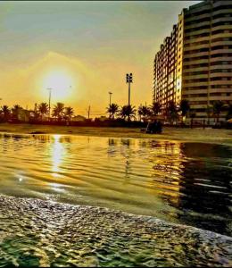 Cobertura duplex com Jacuzzi e vista espetacular para a praia e a cidade