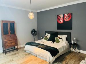 Spacious Bachelor Die Boord