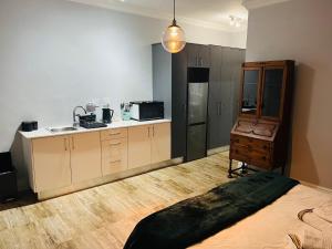 Spacious Bachelor Die Boord