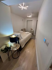 Room to rent in modern house,Central location