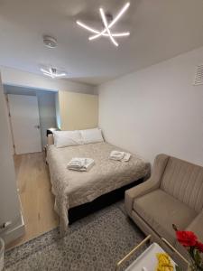 Room to rent in modern house,Central location