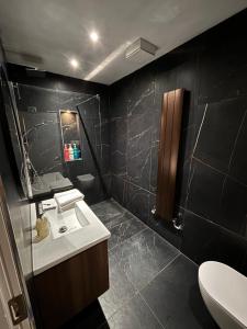 Room to rent in modern house,Central location