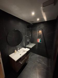 Room to rent in modern house,Central location