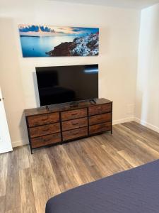 Valley Escape in Quiet Area Neighborhood