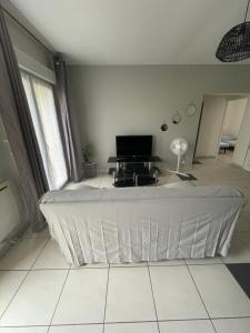 Appartements T3 rdc, terrasse ombragee, parking avec portail : photos des chambres