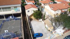 Appartements T3 rdc, terrasse ombragee, parking avec portail : photos des chambres