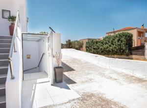 Panormitis House Semi-basement apartment