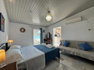 Riva Blue Silence -Seafront Retreat