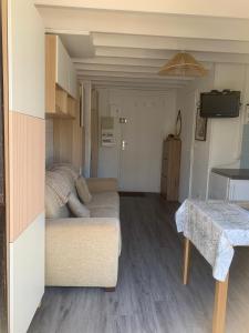 Cottage cosy avec jardin, piscine et parking