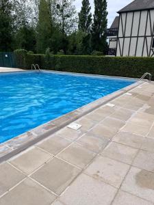 Maisons de vacances Cottage cosy avec jardin, piscine et parking : photos des chambres