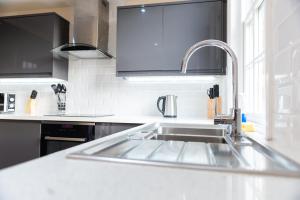 Cozy 2BR 2BATH Apt in Central Ipswich - Sleeps 6 & Prime Location