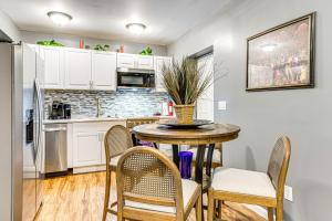 4 Mi to Dtwn Indianapolis: Quiet Apartment w Yard