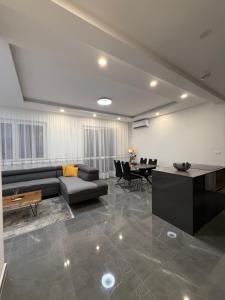 Skyline View Apartment