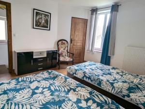 Maisons de vacances Gite Chenevieres - Village paisible avec parking prive - FR-1-584-384 : photos des chambres
