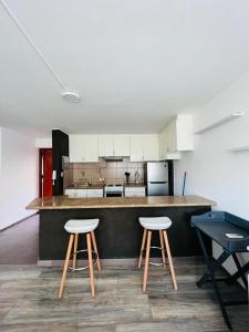 Monterrico Polo Aparts #3 - Dpto con AC a una cuadra Embajada de USA