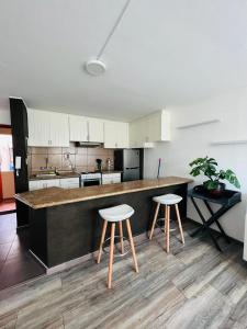 Monterrico Polo Aparts #3 - Dpto con AC a una cuadra Embajada de USA