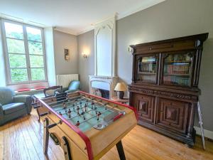 Maisons de vacances Gite elegant au Chateau d-Euvezin avec jardin et parking privatif - FR-1-584-383 : photos des chambres