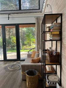 DOMEK LABA CHAŃCZA nad zalewem, domek w lesie z opcją balii NA WYŁĄCZNOŚĆ, ANTRESOLA