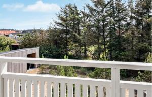 Cozy Apartment In Blokhus With Wifi