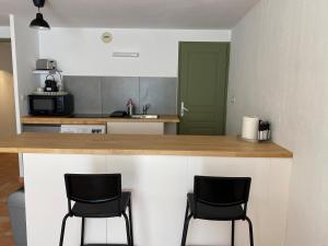 By Elodie T2 cosy vieux Hyères-Parcours des arts