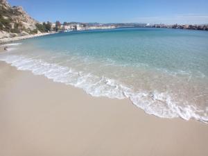 Bas de villa avec jardin piscine clim proche plages calanques