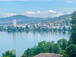 Montreux City Center with Lake View and direct lake access