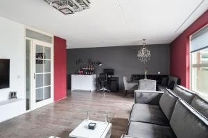 A Cozy and Nice Furnished Room in Shared Modern Apartment