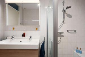 A Cozy and Nice Furnished Room in Shared Modern Apartment