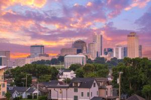 Luxury Nashville - Fire Table Balcony & City Views