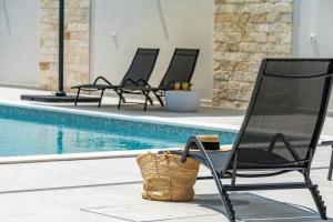 Villa 65 Large 55m2 Private Heated Pool Peaceful Escape