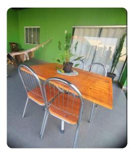 Casa com dois quartos com piscina próx shopping