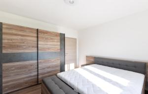 Gorgeous Home In Muc Gornji