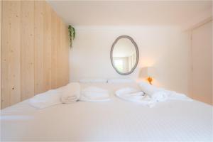 Appartements Ambiance sudiste , piscine, boule, farniente AG : photos des chambres