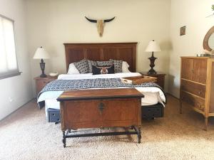 Casa Herradura Near Petroglyphs