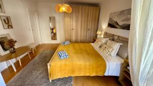 Oceanfront 2 bedrooms apartment with swimming pool & garage