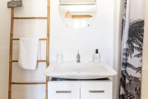 Maisons de vacances Les pieds dans l eau Bord de plage : photos des chambres