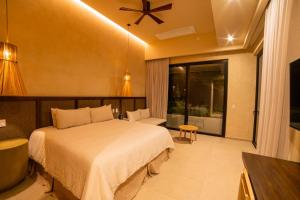 Casa Lagom, Luxurious Oasis with Infinity Pool!