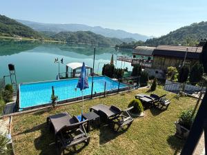 'Miris Ljeta' Cozy Lakefront Holiday Home