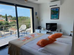 Suite MOOREA dans villa avec piscine au calme, proche plages