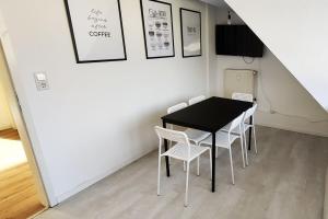 E1 Work-Ready Apartment -2 Rooms, Kitchen, Free Parking