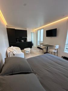 Luxury Apartment Champ de Mars Eiffel Tower