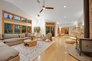 3 Acre Stillwater Oasis,Min from Downtown,Hot Tub