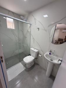 AP frente à praça bem localizado