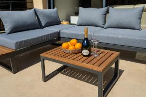 Villa Moderne de Standing avec Piscine Privée à 400m de la Plage - 4 Chambres