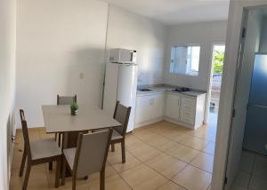 AP FRENTE À PRAÇA BEM LOCALIZADO 02