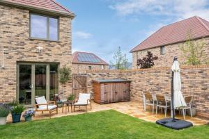 Family-Friendly Getaway - Garden & Parking Sleeps 7