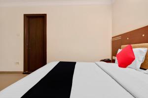 Capital O Elegant Amethyst Business Hotel Near Ragigudda Sri Prasanna Anjaneyaswamy Temple